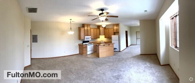 Building Photo - 2606 N Bluff St Unit Apartment 200