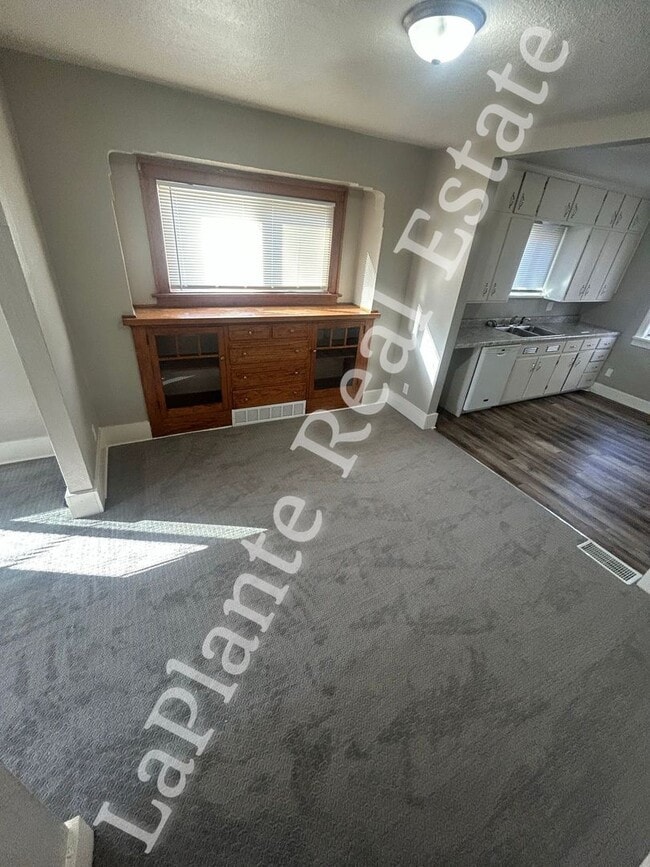 Photo - Bright Newly renovated Home in a Quiet West Toledo Neighborhood