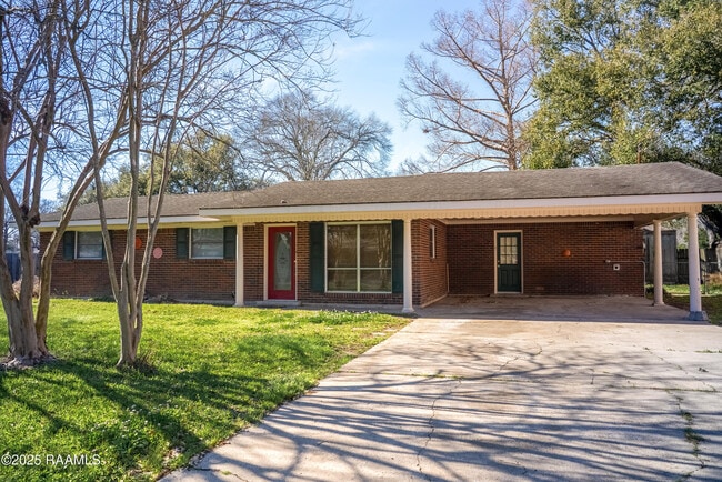 Building Photo - 213 Birch Dr