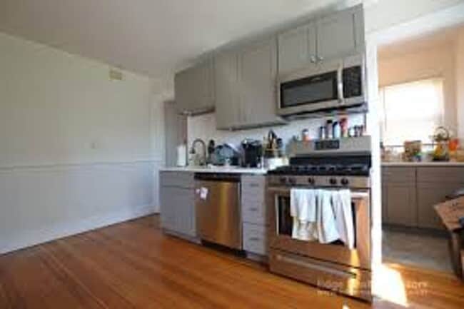 Building Photo - No Brokers Fee, New Kitchen, Laundry on a Site,