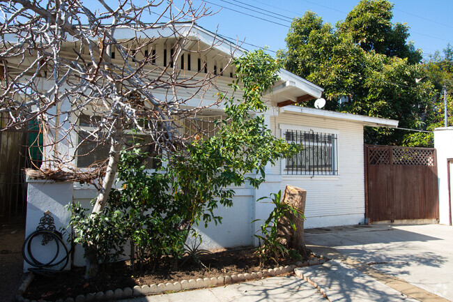 Building Photo - 1721 Winona Blvd Rental