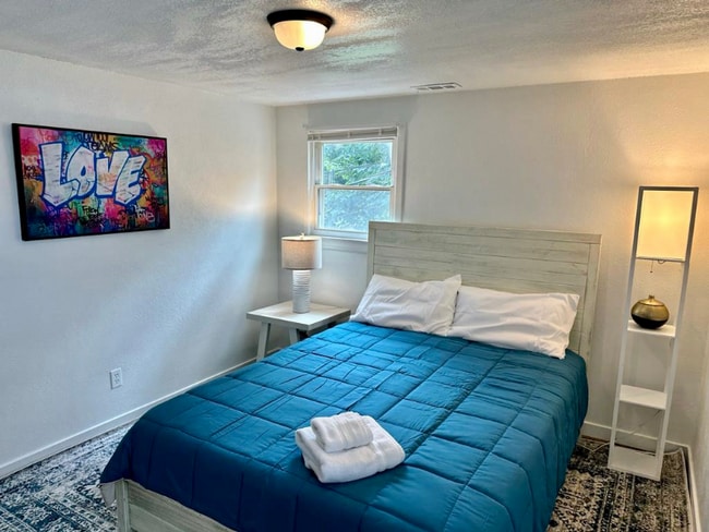 Photo - 826 2nd St SW Unit Beautiful Apartment