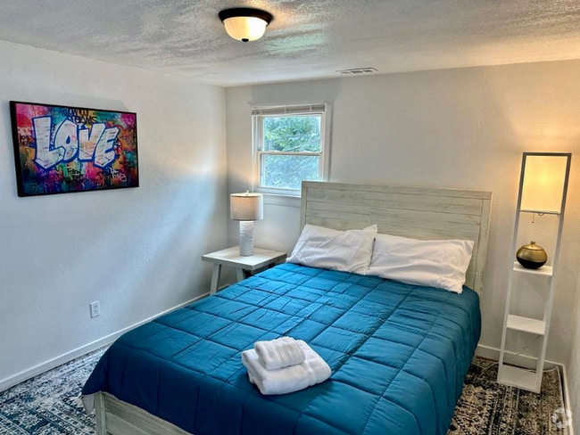 Building Photo - 826 2nd St SW Unit Beautiful Apartment
