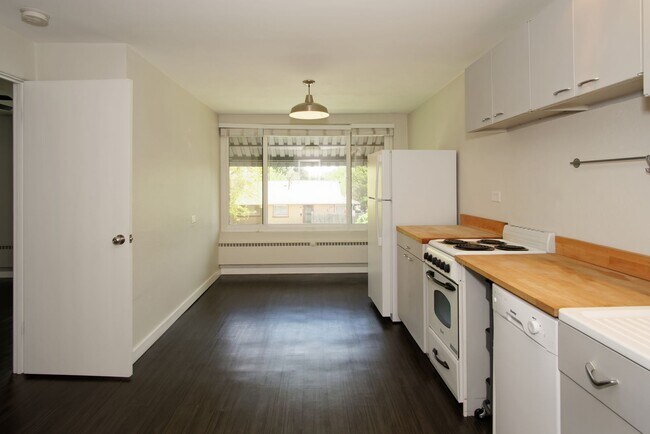 Photo - Bright and Cozy 1BD, 1BA Condo in Heart of West Highlands Unidad #27