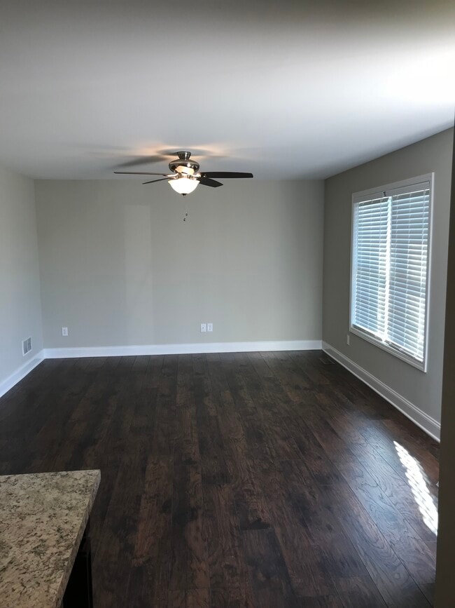 Photo - 356 Catalpa Cir