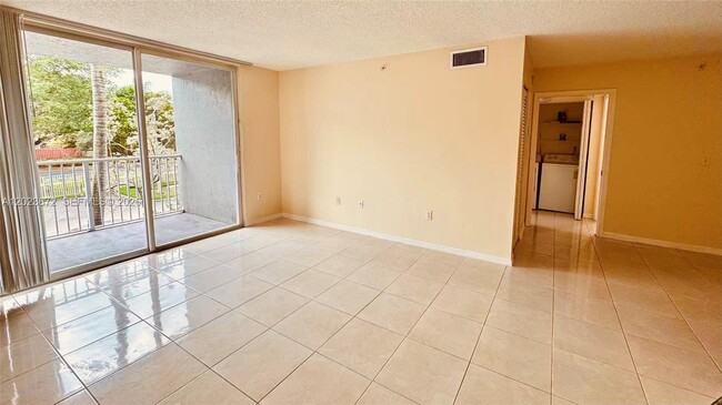 Photo - 631 SW 111th Ln Unidad 205