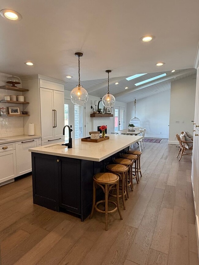 Photo - Comfortable 5 Bed / 4 Bath Home with Dual Kitchens & Garage