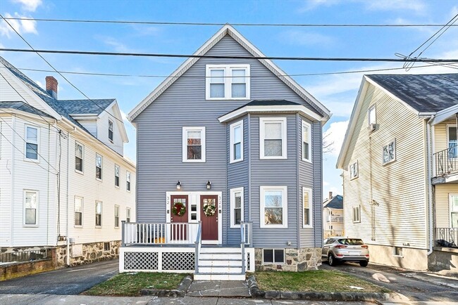 Building Photo - 32 Watts St Unit 1