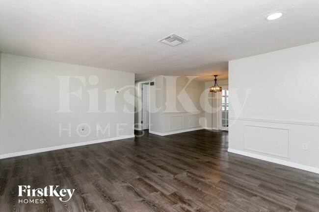 7424 Neva Ln