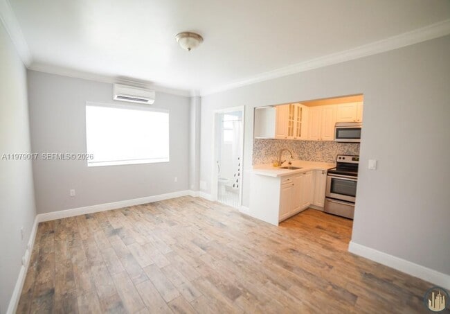 Building Photo - 53 NE 49th St Unit 7