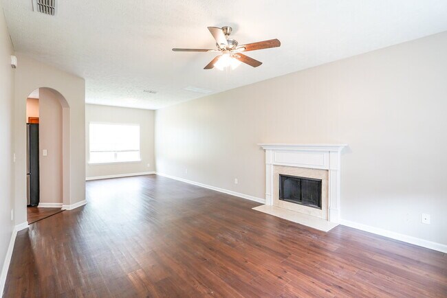 Photo - 1096 Shire Dr