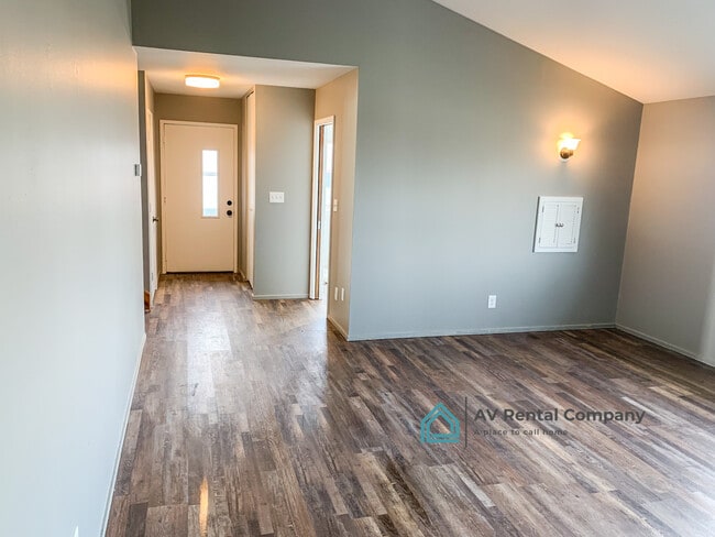 Photo - 209 Titan St