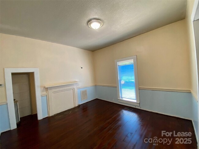 Photo - 630 Armfield St