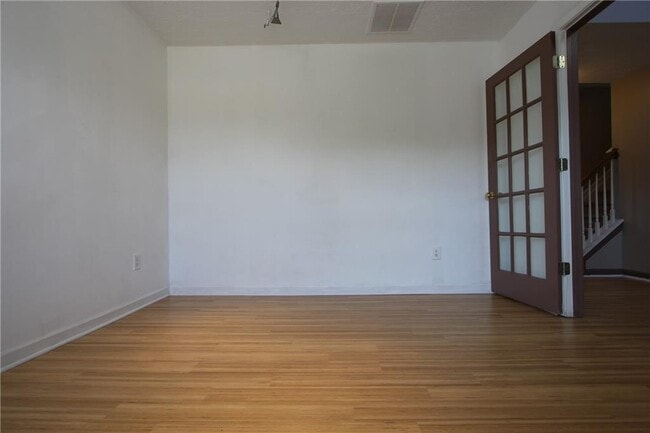 Photo - 838 Roxholly Ln NE