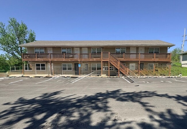 Building Photo - Cozy 1 Bedroom Apartment Unit 126