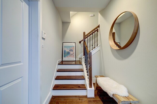 Photo - 5453 Larkin St