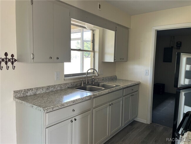 Photo - 302 S Jackson St