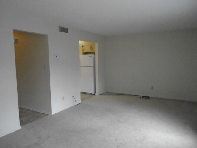 Photo - Charming 3 bedroom 1 1/2 bath townhouse lo...