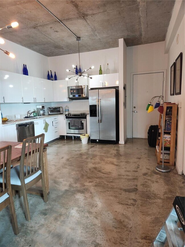 Photo - 234 NE 3rd St Unidad 1104