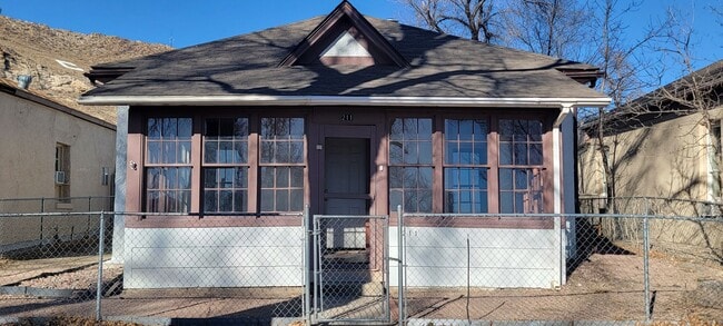 Building Photo - 2 bedroom 1 bath home