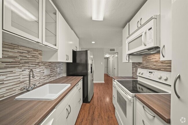 Building Photo - 2110 Wilcrest Dr Unit 137 Rental
