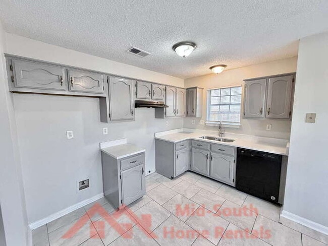 Photo - 5827 Hickory Nutt Ln