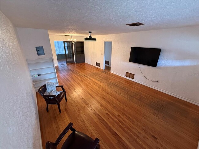 Photo - 1415 Oakley St