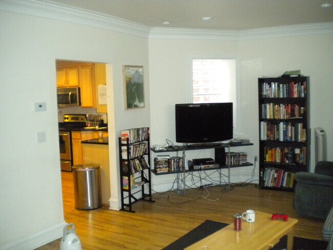 Photo - 5 Bedroom House in the Southside Flats!  Central Air. Washer and Dryer on Main Floor. Private Patio.