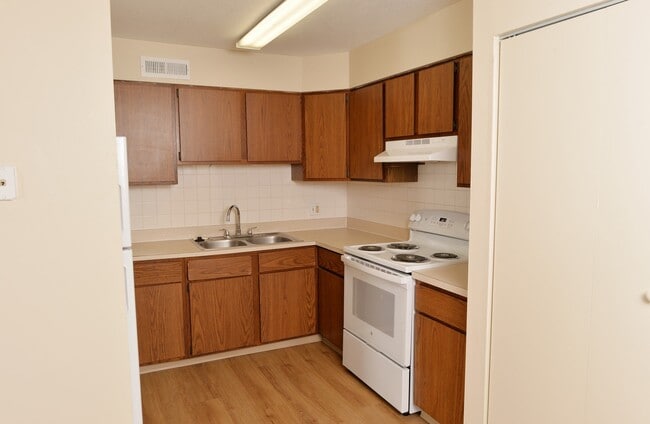 Meadowbrook Lake Apartments