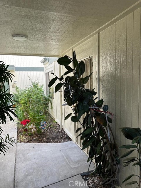 Building Photo - 10475 Newhome Ave Unit 3
