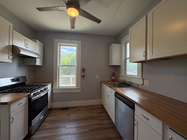 Photo - HUGE 5 Bedroom/3.5 Bath House in Avalon!