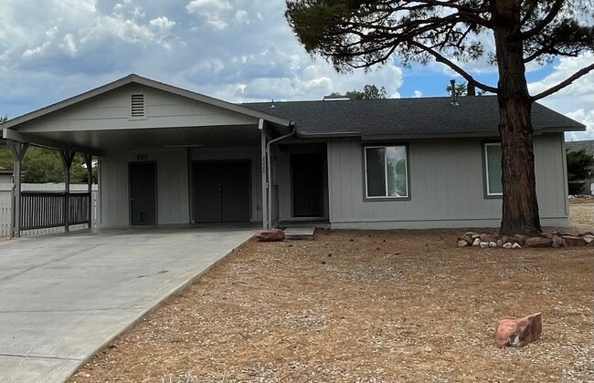 Photo - 2220 S Cottonwood Dr