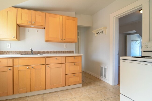 Building Photo - 9056 3rd Ave NW Unit 4