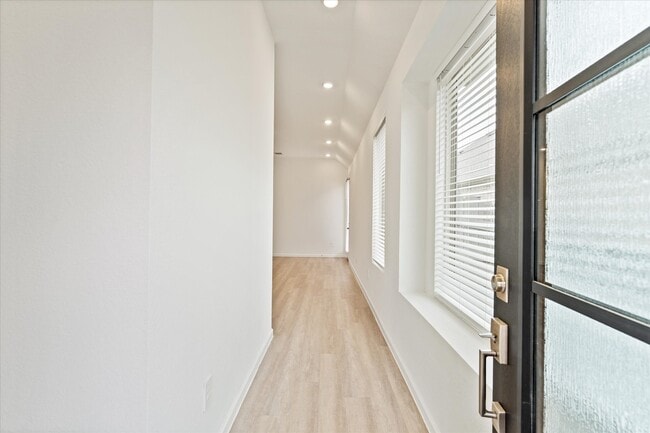 Photo - 15520 Maple