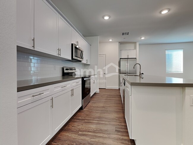 Photo - 3333 Blodwen St