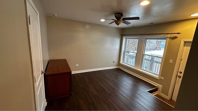 Building Photo - 4510 S Laflin St Unit 2R