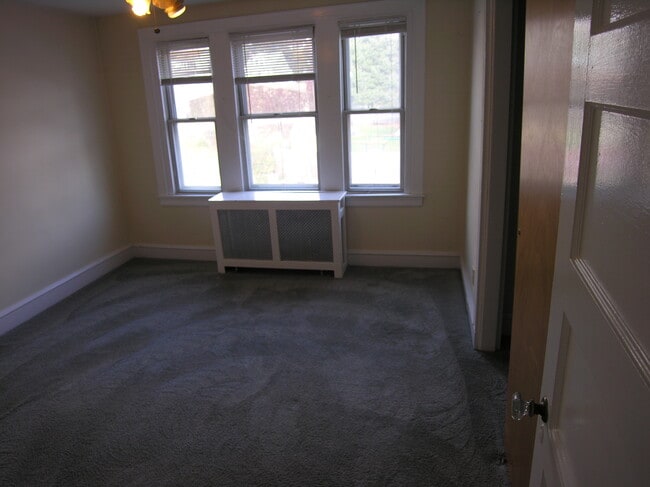 577 Green Ln