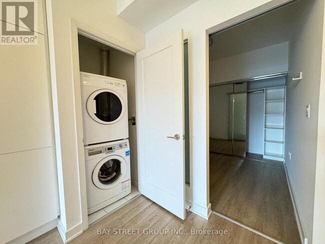 Photo - 576 Front St W Unit 902