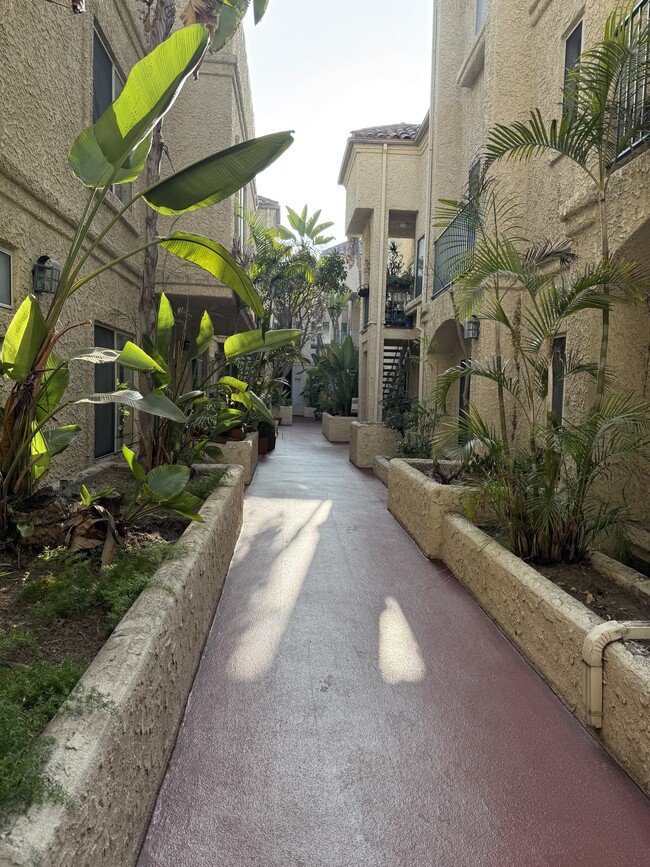 Building Photo - 4821 Sepulveda Blvd Unit 203