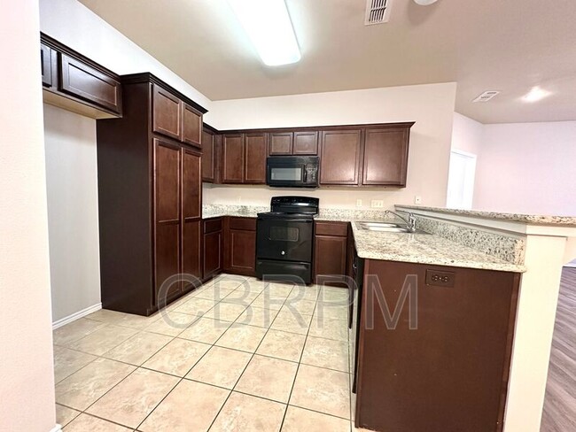 Photo - 3120 112th St