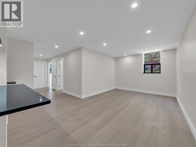 Photo - 3177 Riverside Dr E Unité 110