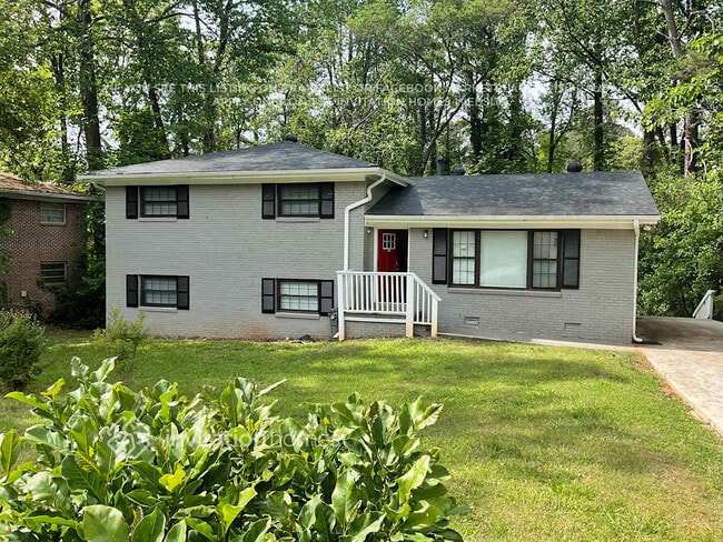 Building Photo - 2652 Williamsburg Dr