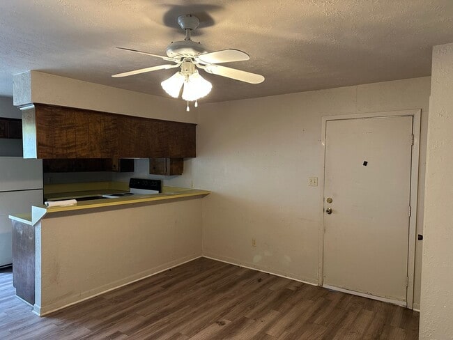 Photo - Bryan - 1 bedroom / 1 bath - duplex - fenced in area behind unit. Near 29th street.