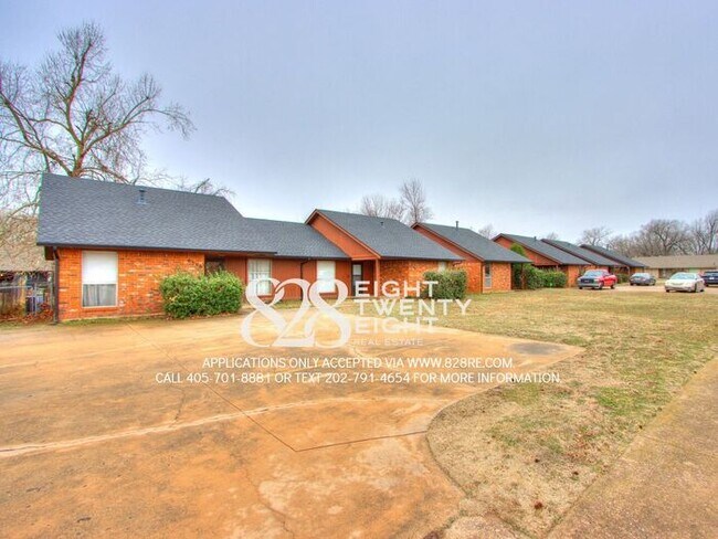 Photo - West Norman 2 Bed/1 Bath Duplex WITH Fenced Backyard! AVAILABLE NOW!