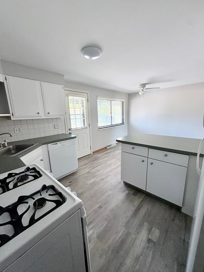Photo - 231 Greenmeadow Dr
