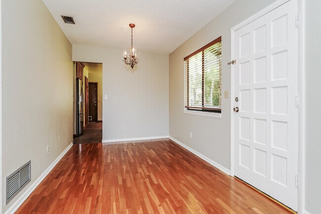 Photo - 55 Windrift Ct