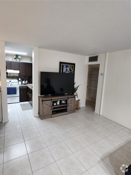 Building Photo - 5275 SW 77th Ct Unit 110H Rental