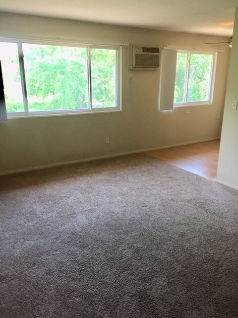 Living Room - 5747 Glenwood Ave Unit 12