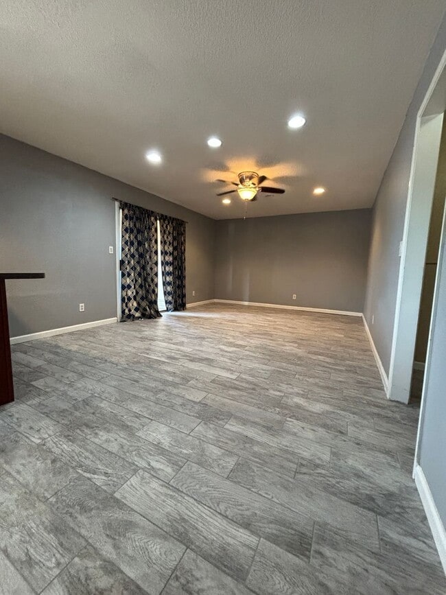 Photo - 921 W Naranja Ave
