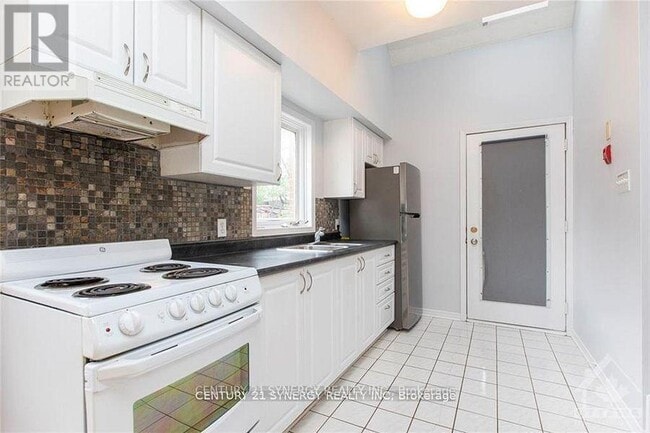 Photo - 450 MacLaren St Unit 11